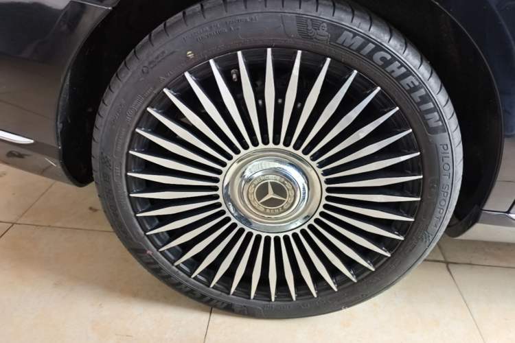 Used Mercedes-Benz E-Class 2019 Restyled E 300 L Luxury Edition Right Rear Wheel Hub