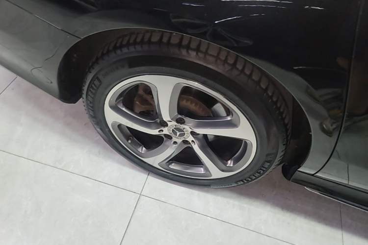 Used Mercedes-Benz E-Class 2019 Restyled E 300 L Sporty and Stylish Edition Right Rear Wheel Hub