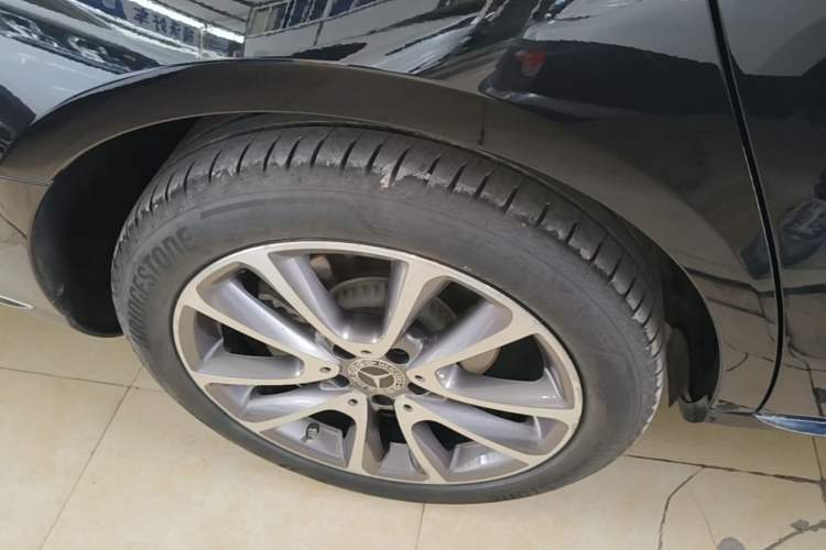 Used Mercedes-Benz E-Class 2019 Facelifted E 300 L Stylish Version Right Rear Wheel Hub