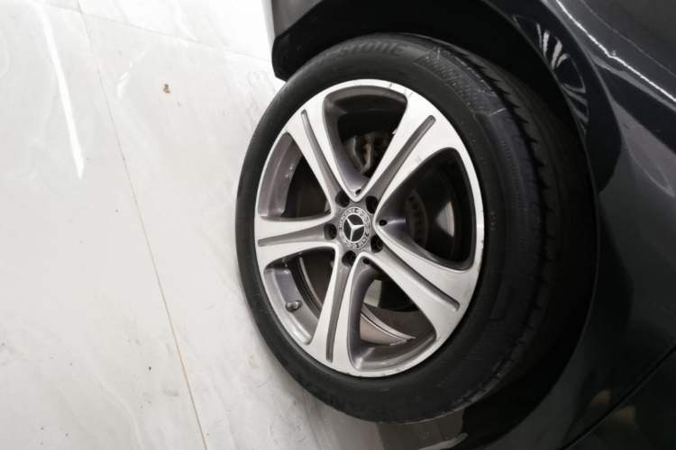 Used Mercedes-Benz E-Class 2019 E 260 L Sport Edition Right Rear Wheel Hub