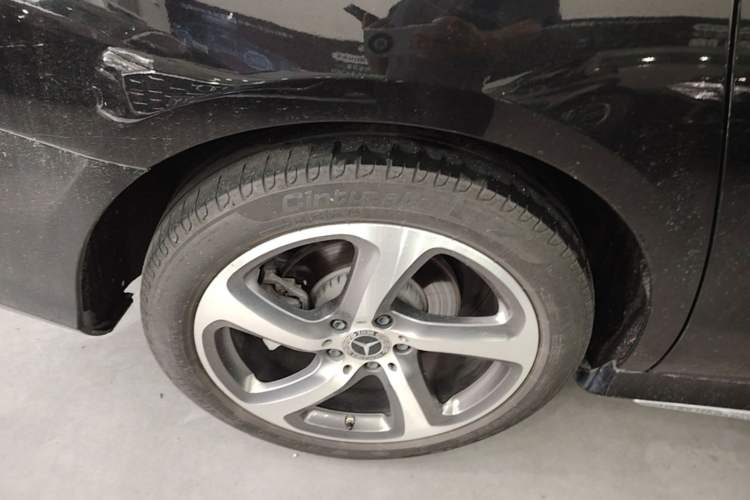 Used Mercedes-Benz E-Class 2019 Restyled E 300 L Sporty and Stylish Edition Right Rear Wheel Hub