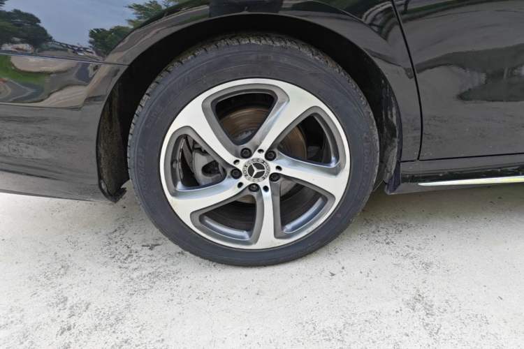 Used Mercedes-Benz E-Class 2019 E 300 L Sporty and Stylish Model Right Rear Wheel Hub
