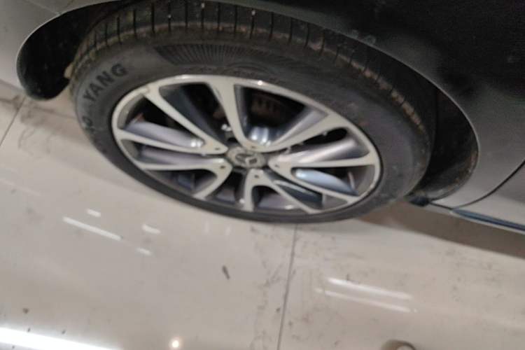 Used Mercedes-Benz E-Class 2019 E 300 L Stylish Model Right Rear Wheel Hub