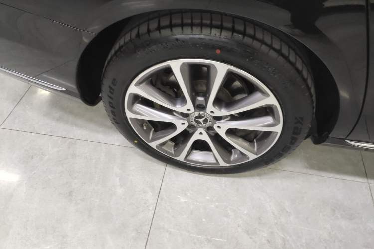 Used Mercedes-Benz E-Class 2019 E 260 L 4MATIC Right Rear Wheel Hub