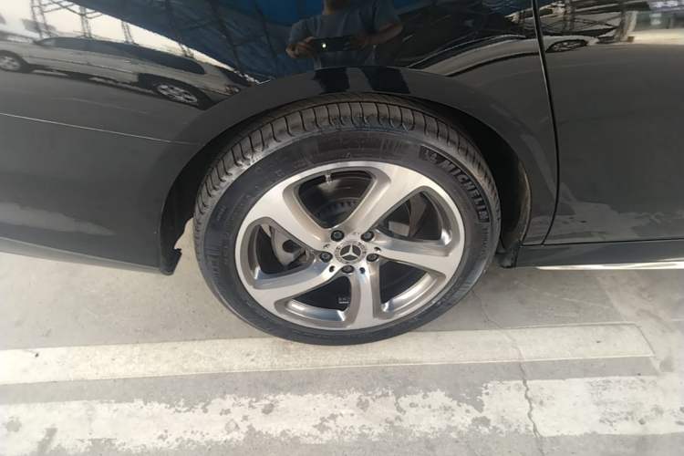 Used Mercedes-Benz E-Class 2019 Restyled E 300 L Sport Luxury Edition Right Rear Wheel Hub