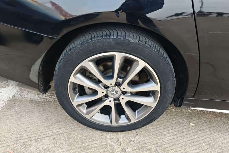 Used Mercedes-Benz E-Class 2019 E 260 L Sport Edition Right Rear Wheel Hub
