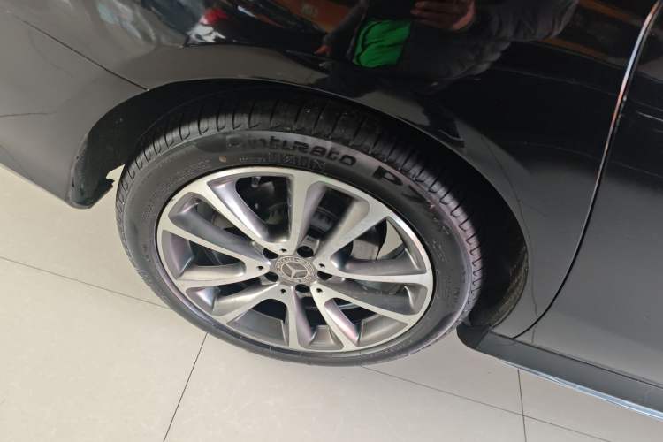 Used Mercedes-Benz E-Class 2019 Restyled E 300 L Sporty and Stylish Edition Right Rear Wheel Hub