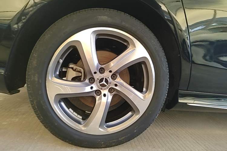 Used Mercedes-Benz E-Class 2019 Restyled E 300 L Sport Luxury Edition Right Rear Wheel Hub