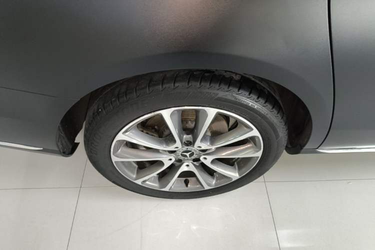 Used Mercedes-Benz E-Class 2019 E 200 L Right Rear Wheel Hub