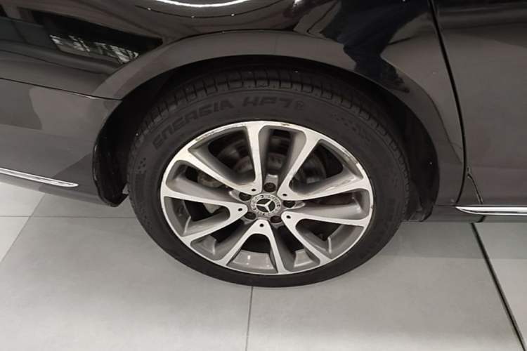 Used Mercedes-Benz E-Class 2019 E 200 L Right Rear Wheel Hub