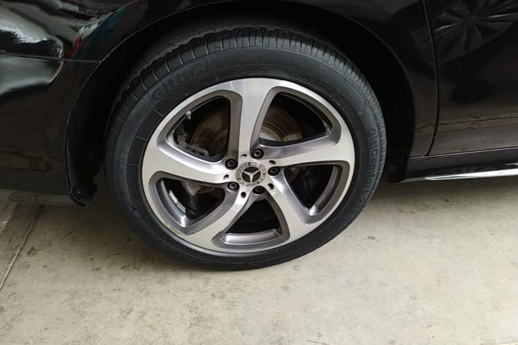 Used Mercedes-Benz E-Class 2019 E 260 L Sport 4MATIC Right Rear Wheel Hub