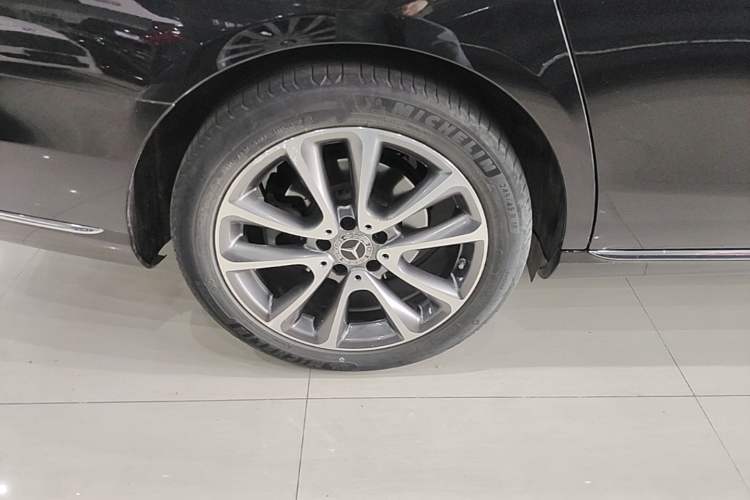Used Mercedes-Benz E-Class 2019 E 260 L Right Rear Wheel Hub
