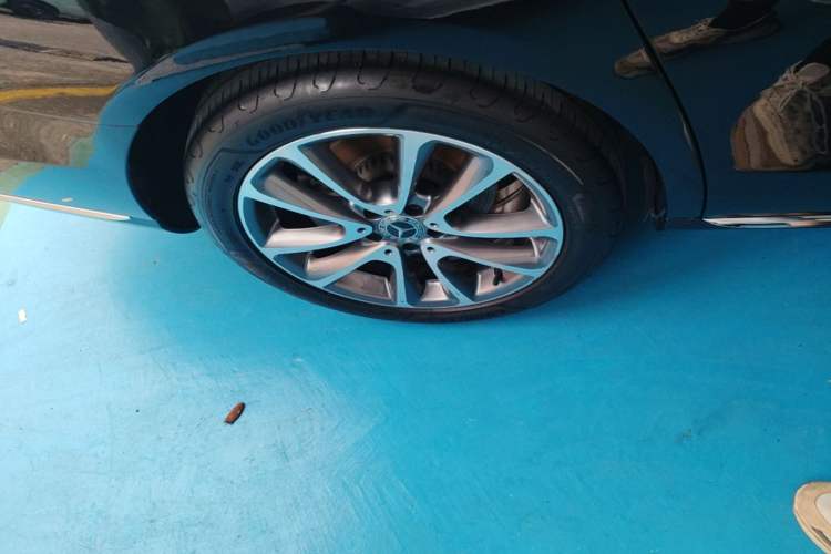 Used Mercedes-Benz E-Class 2019 E 300 L Luxury Model Right Rear Wheel Hub