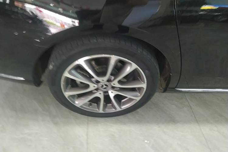 Used Mercedes-Benz E-Class 2019 Facelifted E 300 L Stylish Version Right Rear Wheel Hub