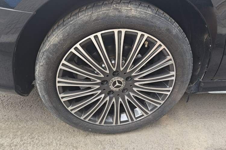 Used Mercedes-Benz E-Class 2019 Restyled E 300 L Sport Luxury Edition Right Rear Wheel Hub
