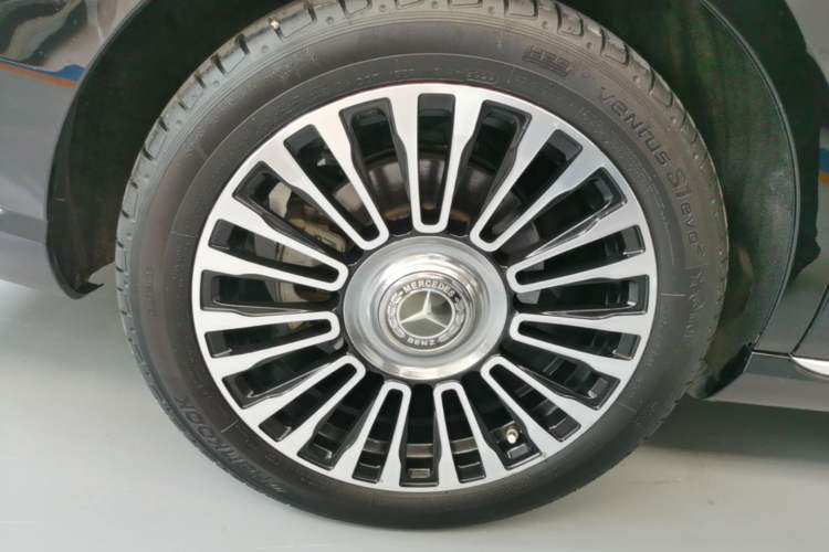 Used Mercedes-Benz E-Class 2019 E 300 L Stylish Model Right Rear Wheel Hub