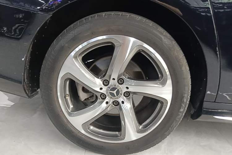 Used Mercedes-Benz E-Class 2019 Restyled E 300 L Sport Luxury Edition Right Rear Wheel Hub