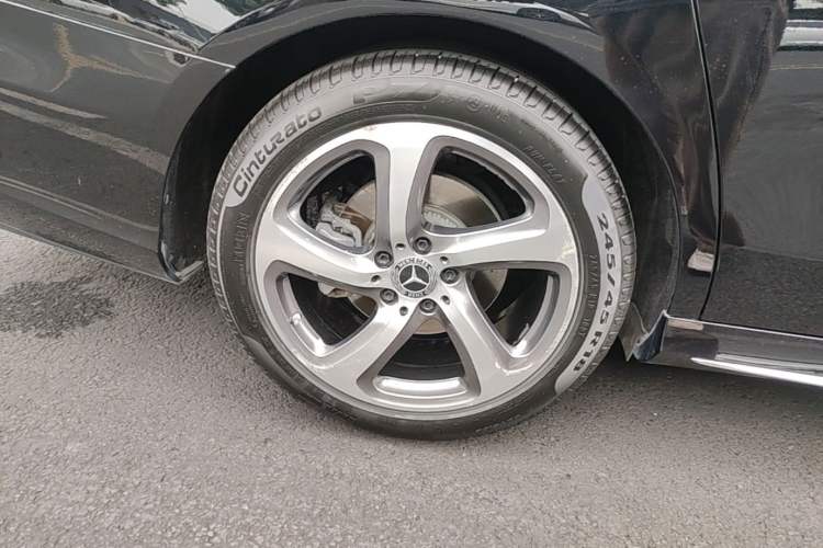 Used Mercedes-Benz E-Class 2019 Restyled E 300 L Sport Luxury Edition Right Rear Wheel Hub