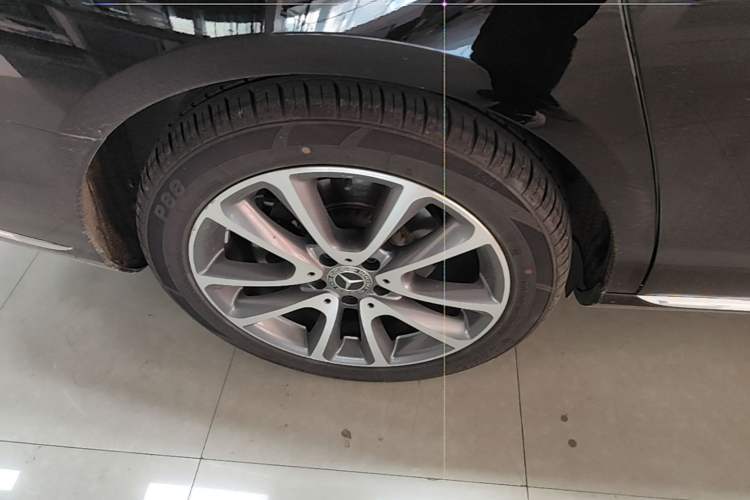Used Mercedes-Benz E-Class 2019 E 300 L Stylish Model Right Rear Wheel Hub