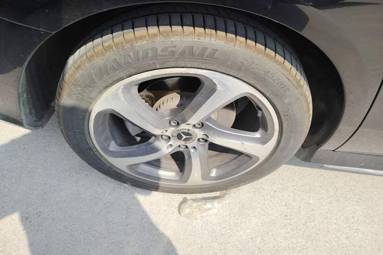 Used Mercedes-Benz E-Class 2019 E 300 L Sporty and Stylish Model Right Rear Wheel Hub