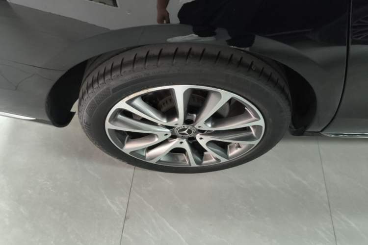 Used Mercedes-Benz E-Class 2019 Facelifted E 300 L Stylish Version Right Rear Wheel Hub