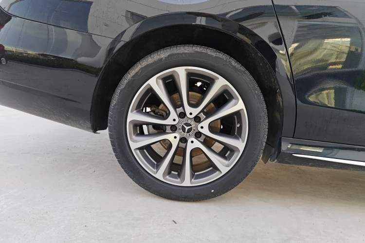 Used Mercedes-Benz E-Class 2019 E 300 L Sporty and Stylish Model Right Rear Wheel Hub