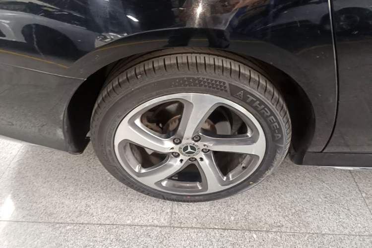Used Mercedes-Benz E-Class 2019 Restyled E 300 L Sporty and Stylish Edition Right Rear Wheel Hub