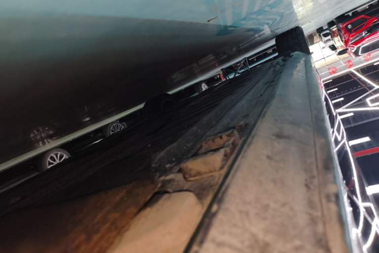 Used Mercedes-Benz E-Class 2019 Restyled E 300 L Sporty and Stylish Edition Right Side Sill