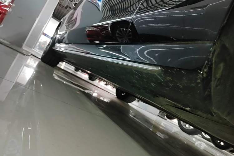 Used Mercedes-Benz E-Class 2019 Restyled E 300 L Sporty and Stylish Edition Right Side Sill