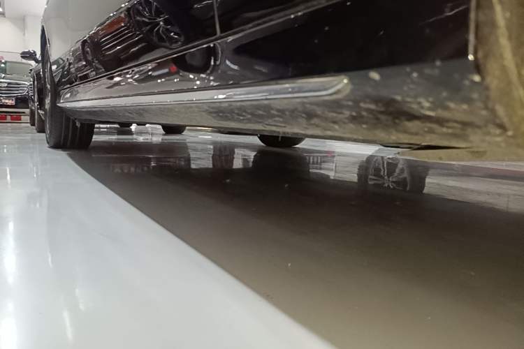 Used Mercedes-Benz E-Class 2019 Restyled E 300 L Sporty and Stylish Edition Right Side Sill