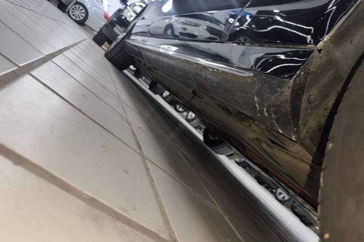 Used Mercedes-Benz E-Class 2019 E 260 L Sport Edition Right Side Sill