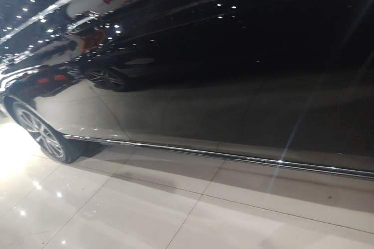 Used Mercedes-Benz E-Class 2019 Facelifted E 300 L Stylish Version Right Side Sill
