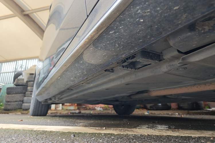 Used Mercedes-Benz E-Class 2019 Restyled E 300 L Sporty and Stylish Edition Right Side Sill