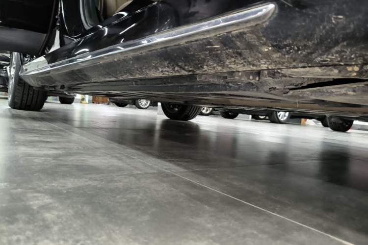 Used Mercedes-Benz E-Class 2019 Restyled E 300 L Sport Luxury Edition Right Side Sill