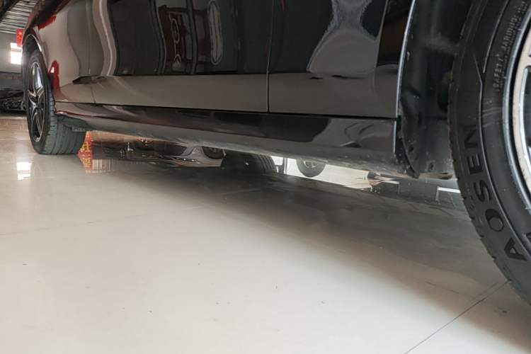 Used Mercedes-Benz E-Class 2019 E 260 Sport Edition Right Side Sill