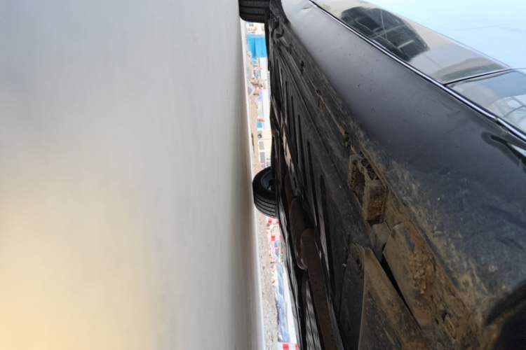 Used Mercedes-Benz E-Class 2019 E 300 L Stylish Model Right Side Sill