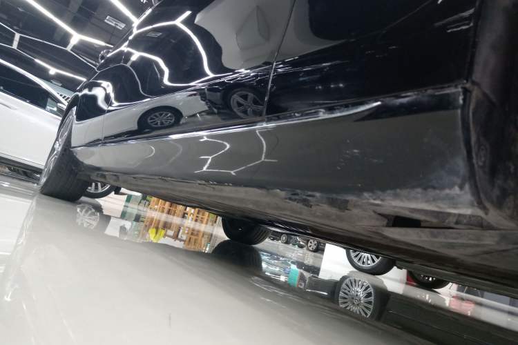 Used Mercedes-Benz E-Class 2019 Facelifted E 300 L Stylish Version Right Side Sill