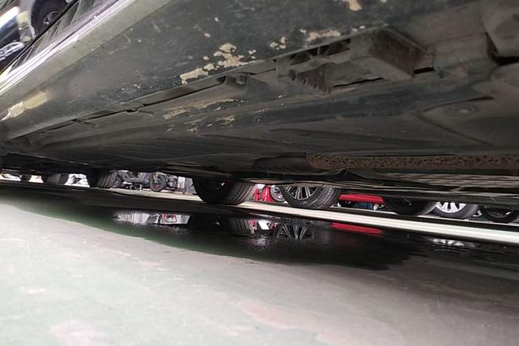 Used Mercedes-Benz E-Class 2019 E 260 L Sport Edition Right Side Sill
