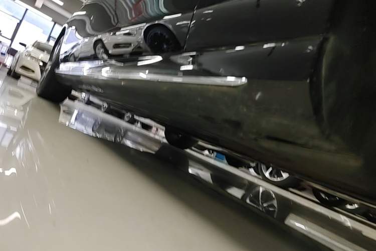 Used Mercedes-Benz E-Class 2019 E 200 L Sport Edition Right Side Sill