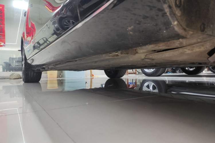 Used Mercedes-Benz E-Class 2019 E 300 L Stylish Model Right Side Sill