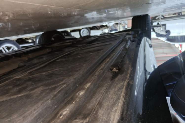 Used Mercedes-Benz E-Class 2019 E 300 L Luxury Model Right Side Sill