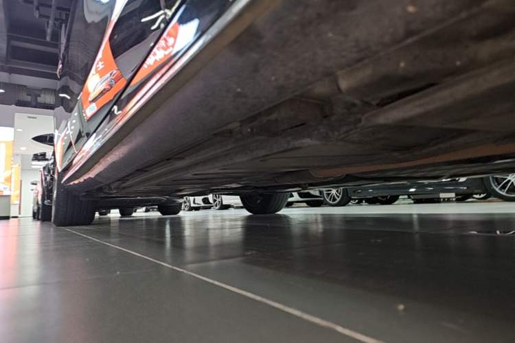 Used Mercedes-Benz E-Class 2019 E 300 L Sport Luxury Edition Right Side Sill