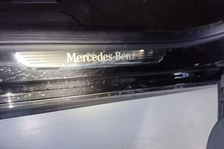 Used Mercedes-Benz E-Class 2019 Restyled E 300 L Sport Luxury Edition Right Side Sill