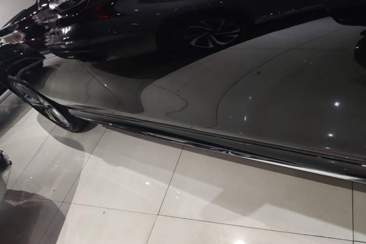 Used Mercedes-Benz E-Class 2019 E 200 L Sport Edition Right Side Sill