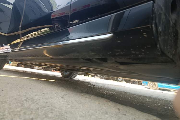 Used Mercedes-Benz E-Class 2019 E 260 L Sport 4MATIC Right Side Sill