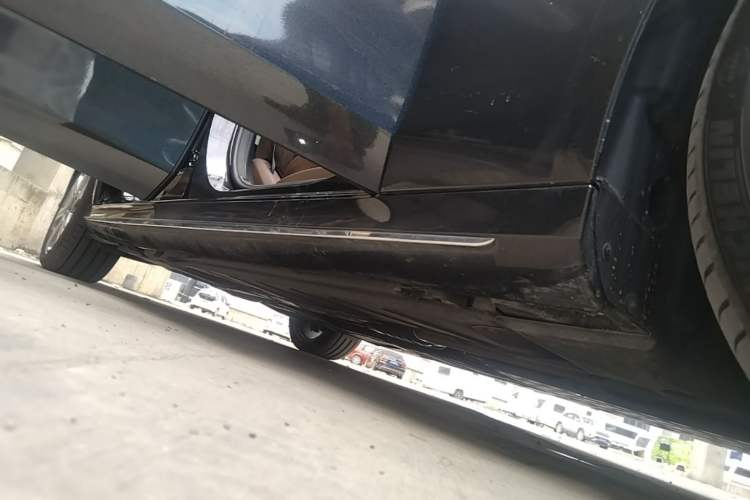 Used Mercedes-Benz E-Class 2019 E 350 L Sport 4MATIC Right Side Sill