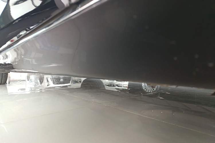 Used Mercedes-Benz E-Class 2019 Restyled E 300 L Luxury Edition Right Side Sill