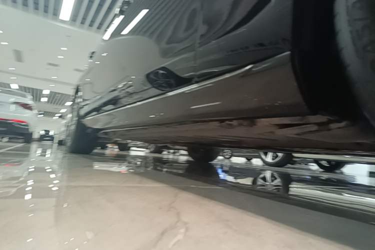 Used Mercedes-Benz E-Class 2019 E 200 L Right Side Sill