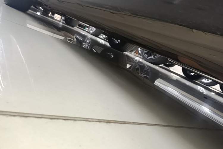 Used Mercedes-Benz E-Class 2019 Facelifted E 300 L Stylish Version Right Side Sill