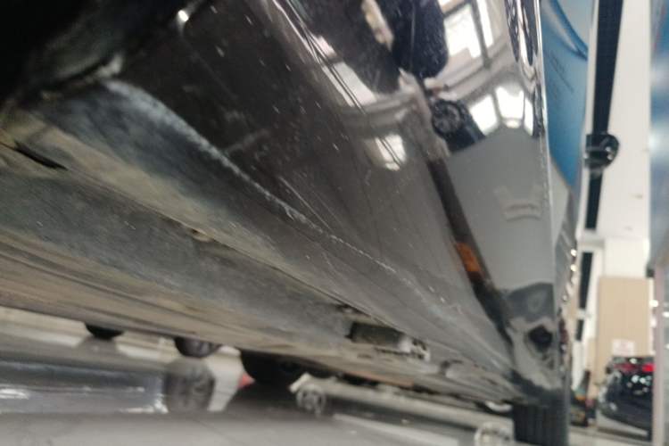 Used Mercedes-Benz E-Class 2019 E 300 L Stylish Model Right Side Sill